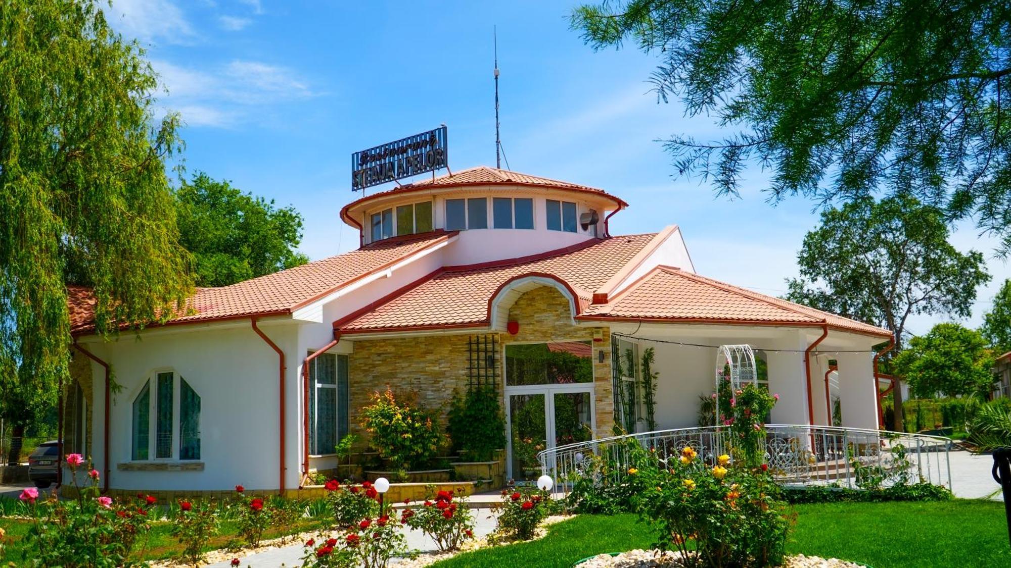 Steaua Apelor Family Resort Nufaru Bagian luar foto